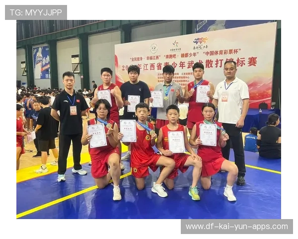 再夺冠军奖杯荣耀加身🏆